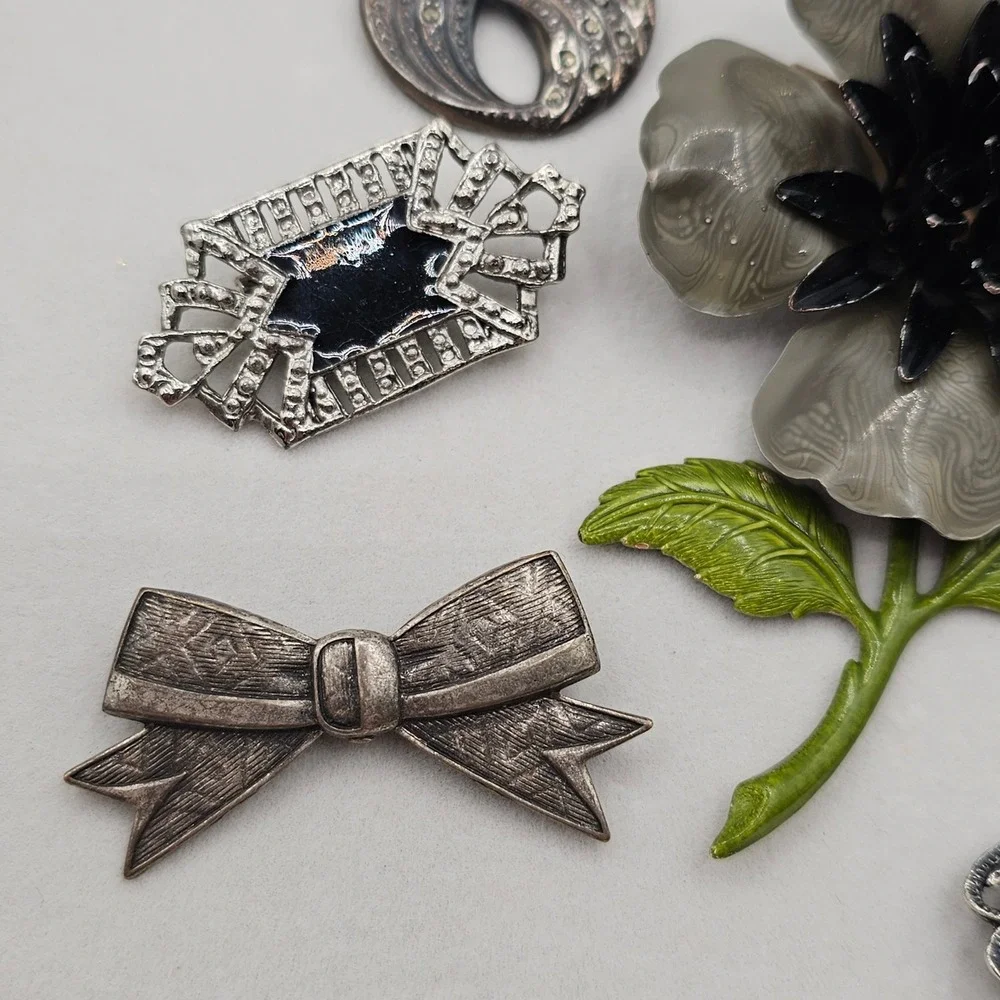 Brooch Lot Silver Toned Floral Bow 9pc Pin Vtg Enamel Rhinestone Cabochons Black